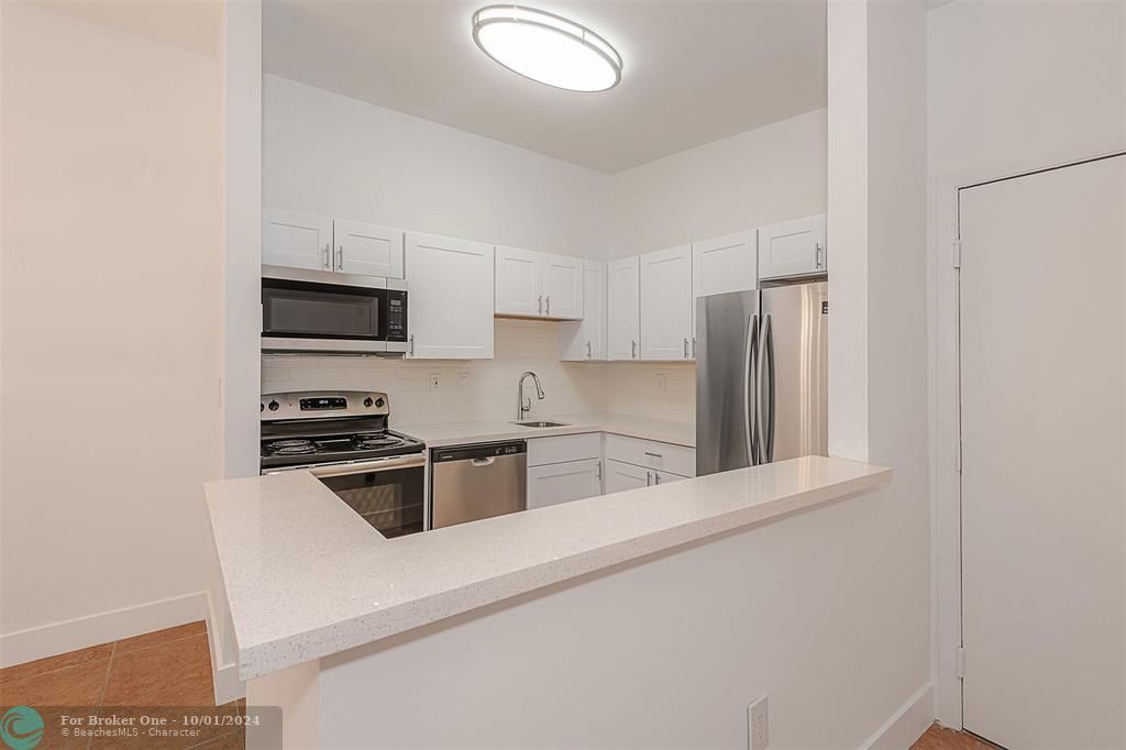 For Sale: $249,900 (2 beds, 2 baths, 870 Square Feet)