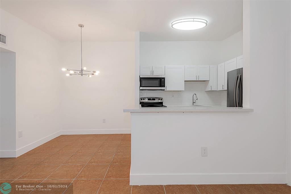 For Sale: $249,900 (2 beds, 2 baths, 870 Square Feet)