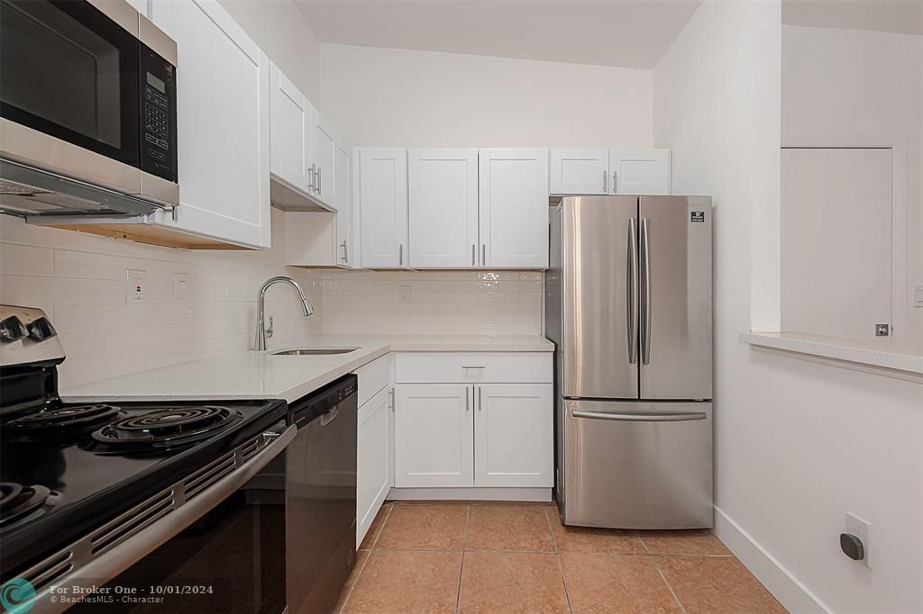 For Sale: $249,900 (2 beds, 2 baths, 870 Square Feet)