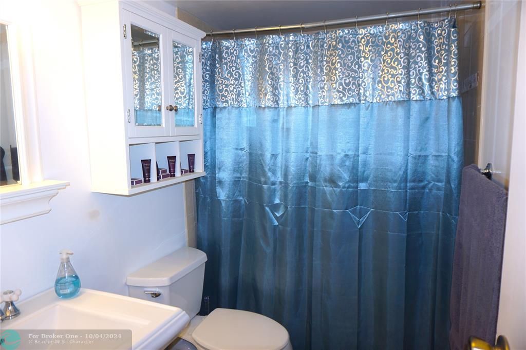 For Rent: $2,500 (2 beds, 2 baths, 957 Square Feet)