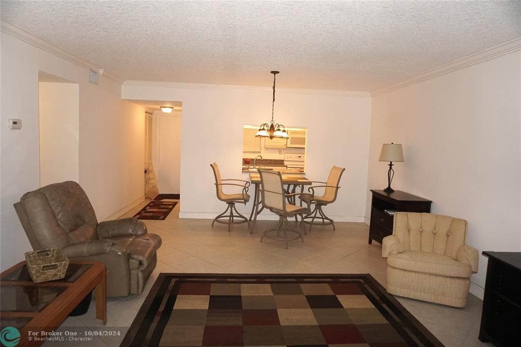 For Rent: $2,500 (2 beds, 2 baths, 957 Square Feet)