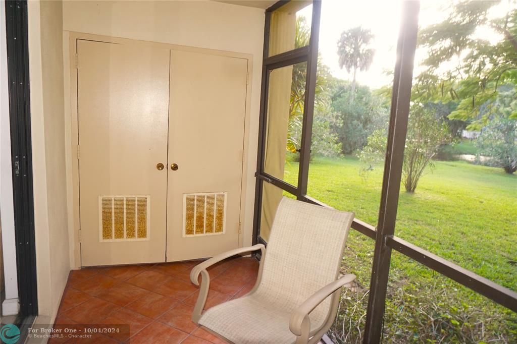 For Rent: $2,500 (2 beds, 2 baths, 957 Square Feet)