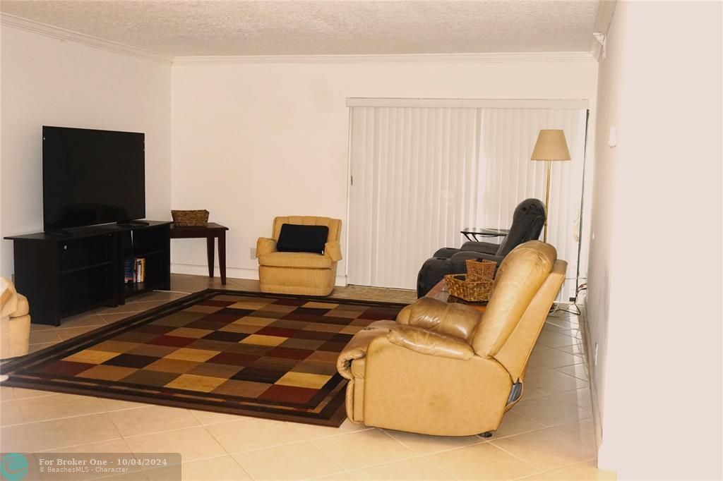 For Rent: $2,500 (2 beds, 2 baths, 957 Square Feet)