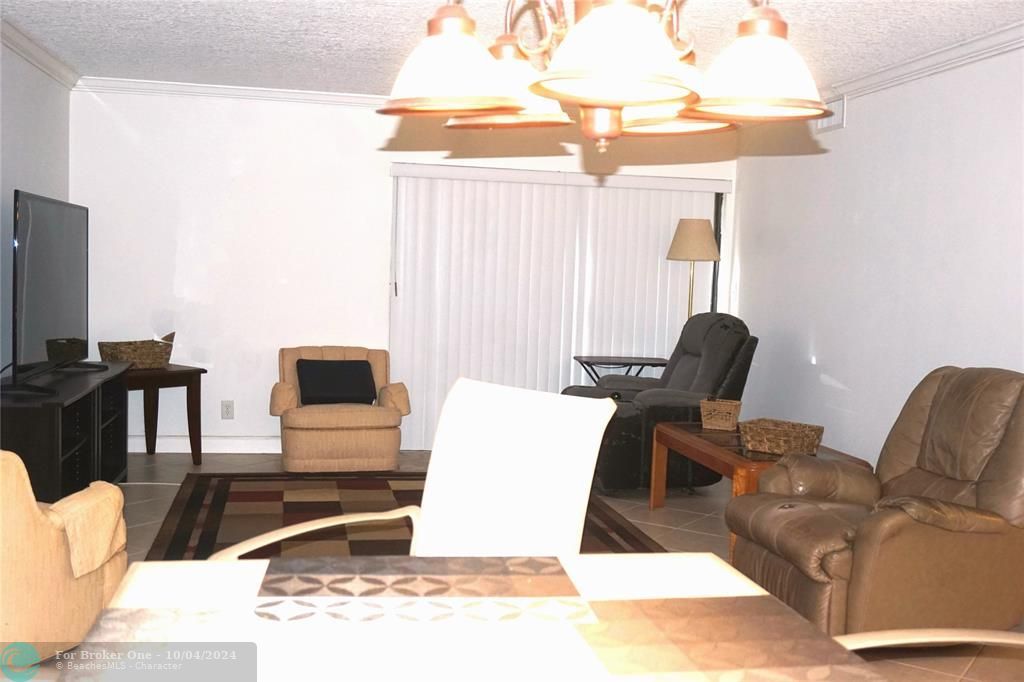 For Rent: $2,500 (2 beds, 2 baths, 957 Square Feet)