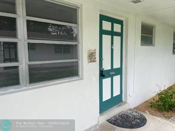 For Rent: $1,800 (2 beds, 1 baths, 800 Square Feet)