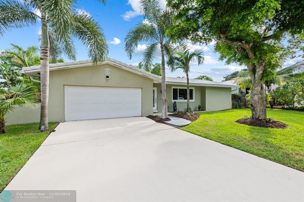 Active With Contract: $854,900 (3 beds, 2 baths, 1957 Square Feet)