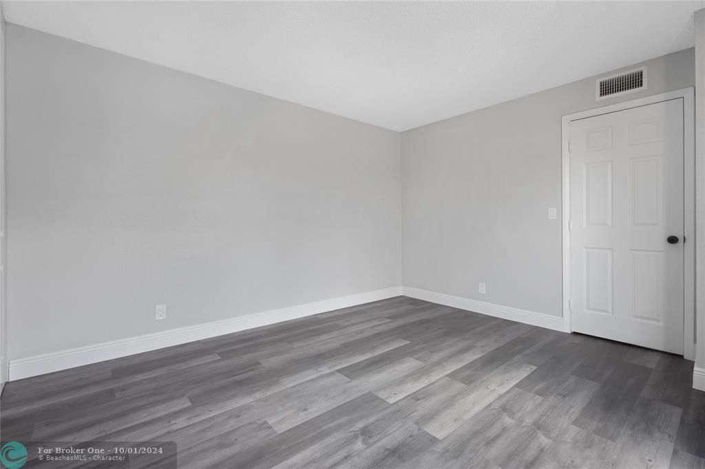 For Sale: $345,900 (3 beds, 2 baths, 1550 Square Feet)