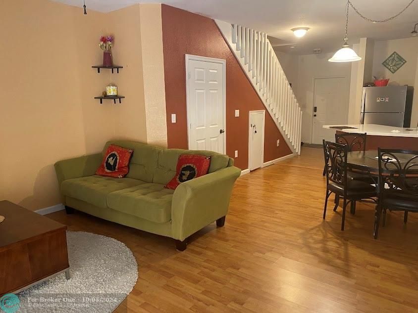 For Rent: $2,700 (2 beds, 2 baths, 1356 Square Feet)