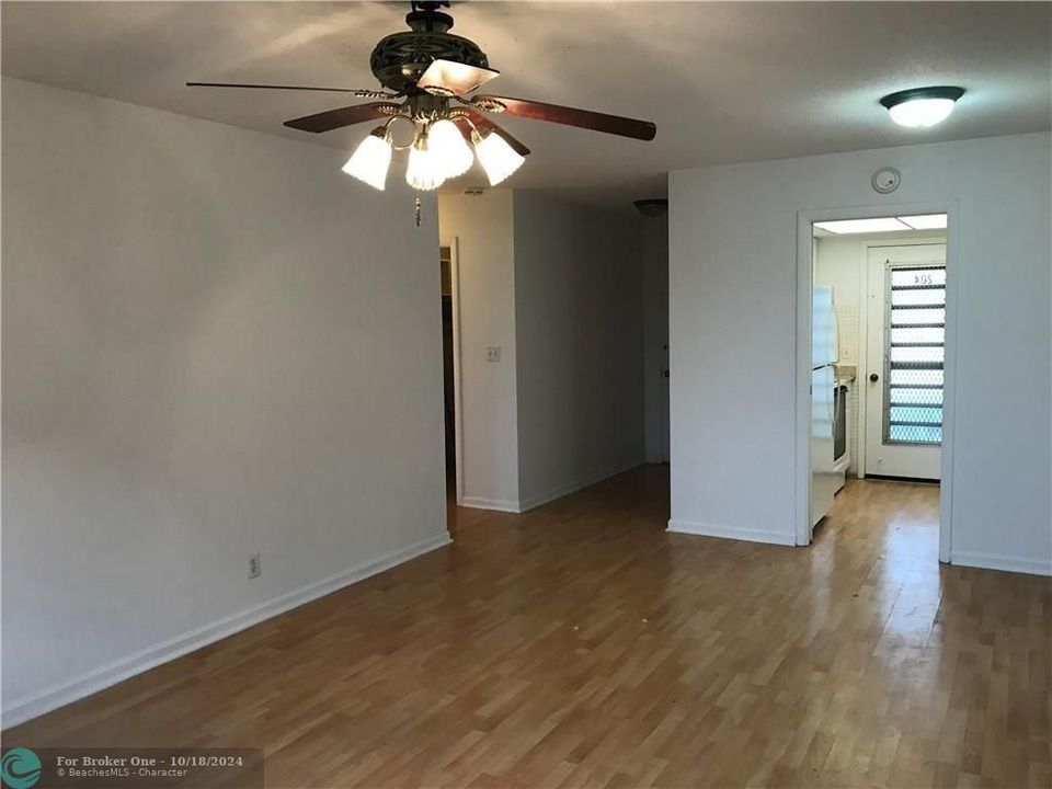 For Rent: $1,800 (1 beds, 1 baths, 640 Square Feet)