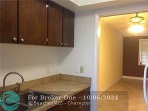 For Rent: $1,800 (1 beds, 1 baths, 640 Square Feet)