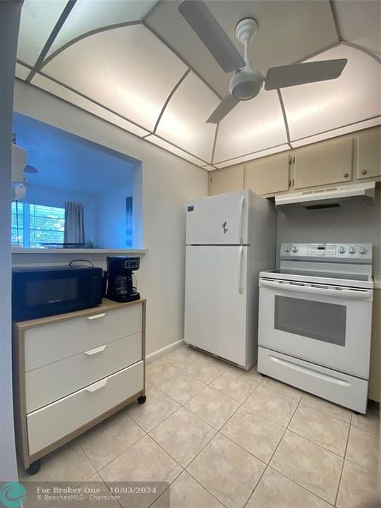 For Sale: $134,500 (1 beds, 1 baths, 700 Square Feet)