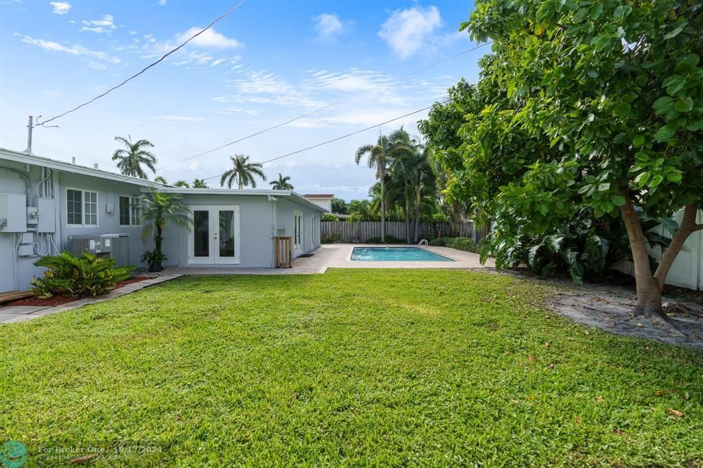 For Sale: $1,050,000 (3 beds, 2 baths, 2002 Square Feet)