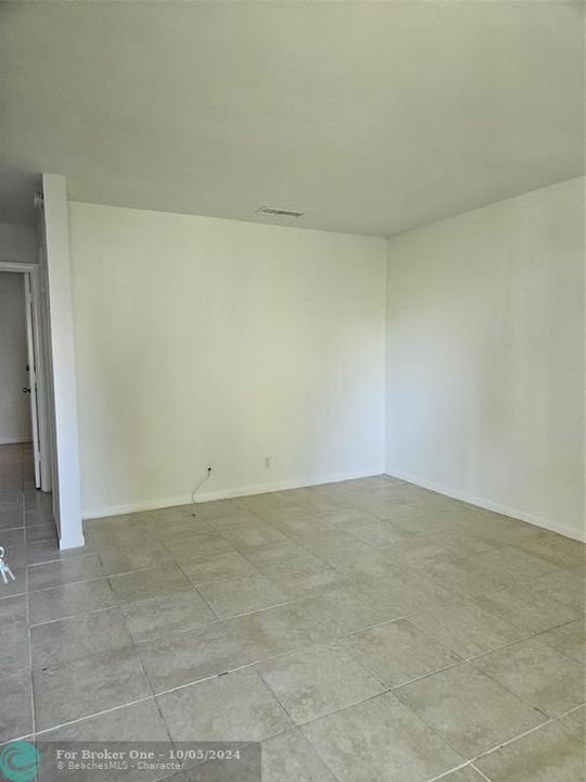 For Rent: $1,700 (2 beds, 1 baths, 609 Square Feet)