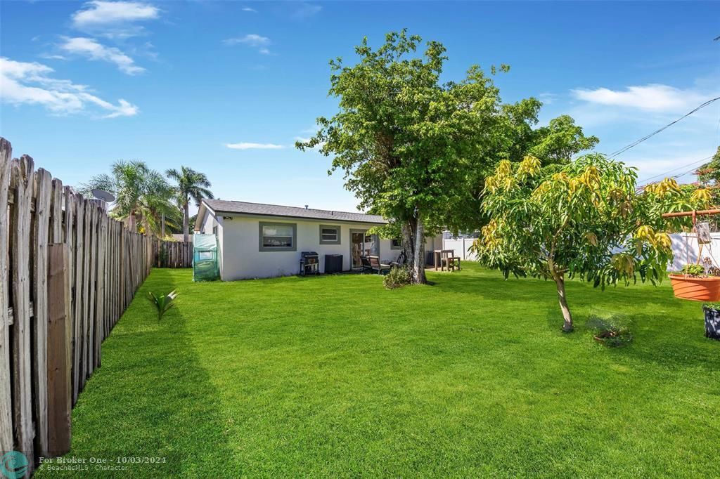 For Sale: $425,000 (3 beds, 2 baths, 1316 Square Feet)