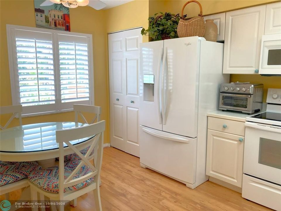 For Sale: $389,000 (3 beds, 2 baths, 1869 Square Feet)