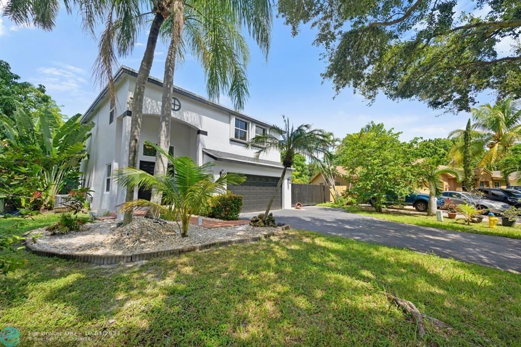 For Sale: $695,000 (3 beds, 2 baths, 1713 Square Feet)