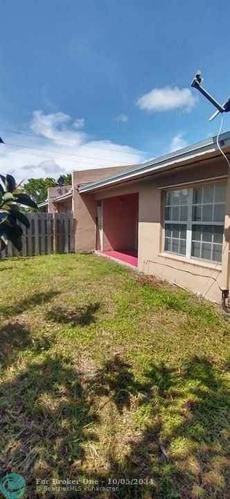 For Rent: $2,800 (3 beds, 2 baths, 1300 Square Feet)