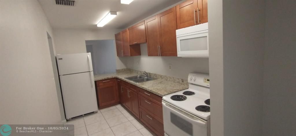 For Rent: $2,800 (3 beds, 2 baths, 1300 Square Feet)