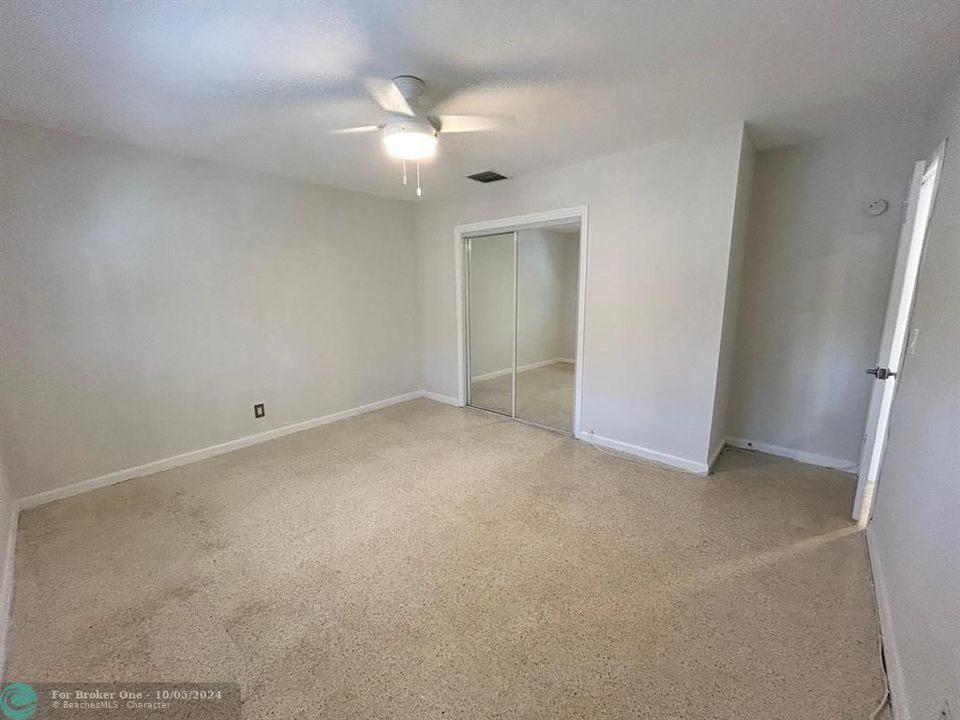 For Rent: $2,000 (2 beds, 1 baths, 860 Square Feet)