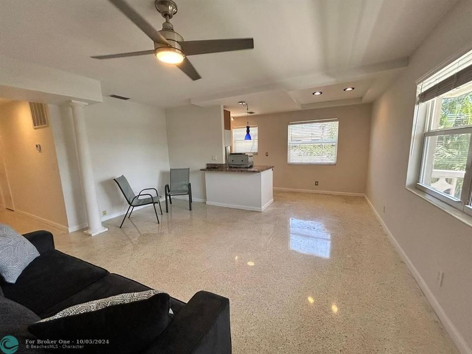 For Rent: $2,000 (2 beds, 1 baths, 860 Square Feet)