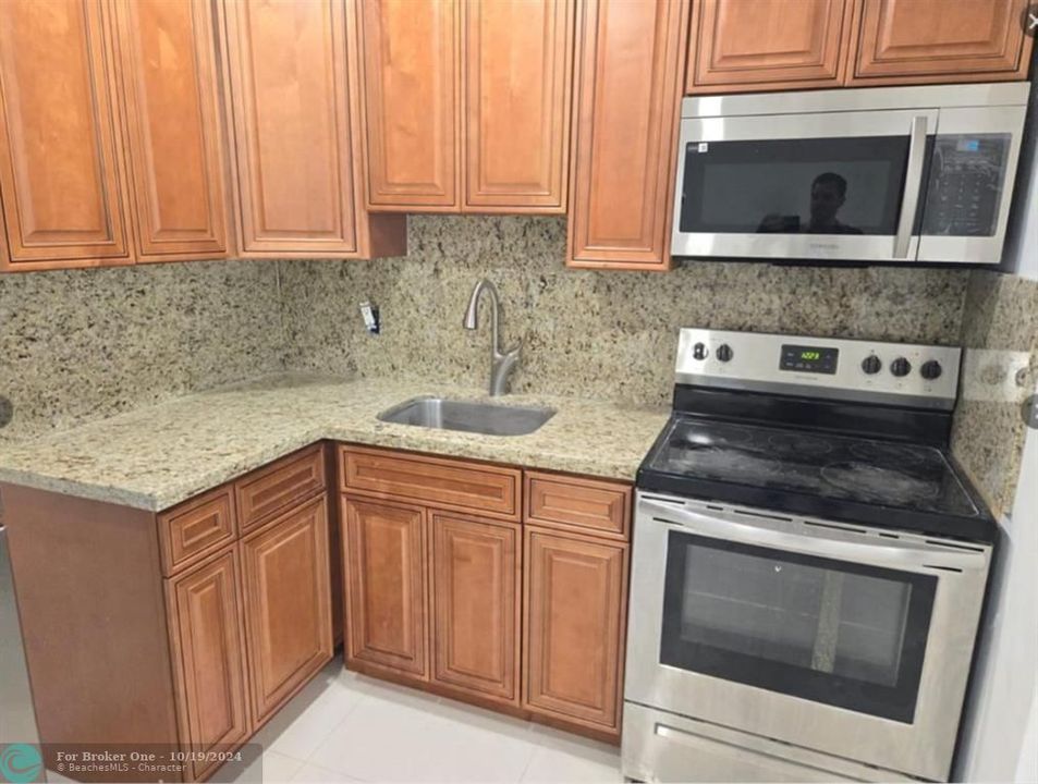 For Sale: $2,100 (2 beds, 1 baths, 1694 Square Feet)