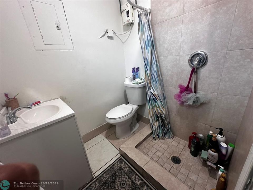 For Sale: $2,300 (2 beds, 2 baths, 1204 Square Feet)