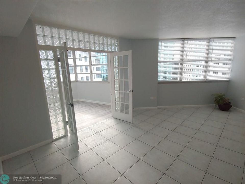 For Rent: $3,000 (2 beds, 2 baths, 990 Square Feet)