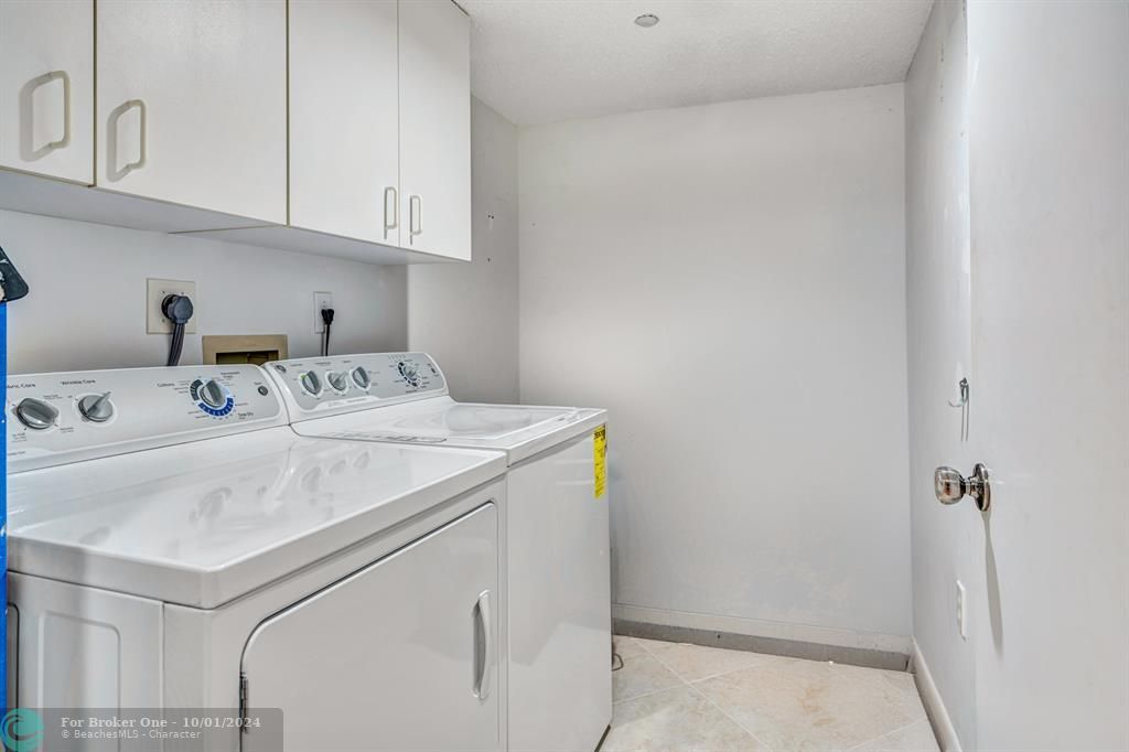 For Sale: $239,999 (2 beds, 2 baths, 1352 Square Feet)