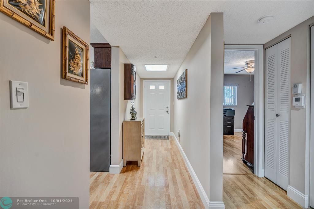 For Sale: $239,999 (2 beds, 2 baths, 1352 Square Feet)