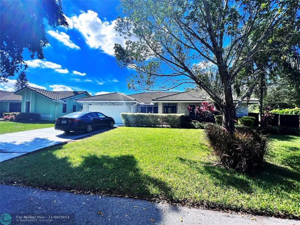 For Sale: $710,000 (4 beds, 2 baths, 2294 Square Feet)