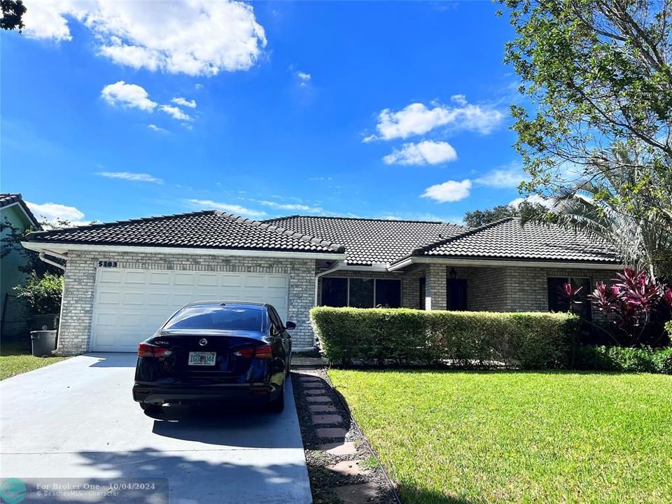 For Sale: $710,000 (4 beds, 2 baths, 2294 Square Feet)