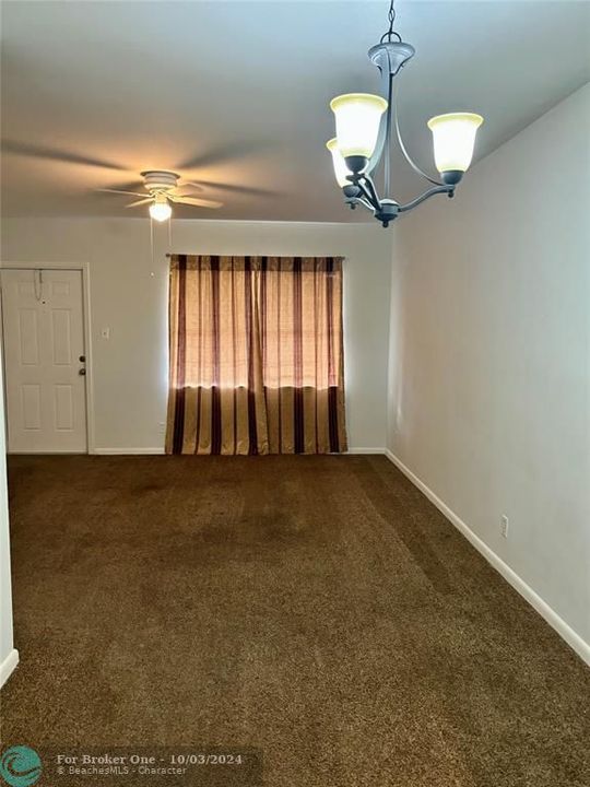 For Sale: $99,985 (1 beds, 1 baths, 670 Square Feet)