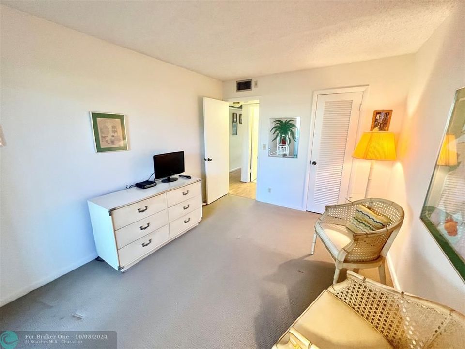 For Sale: $142,500 (2 beds, 1 baths, 841 Square Feet)