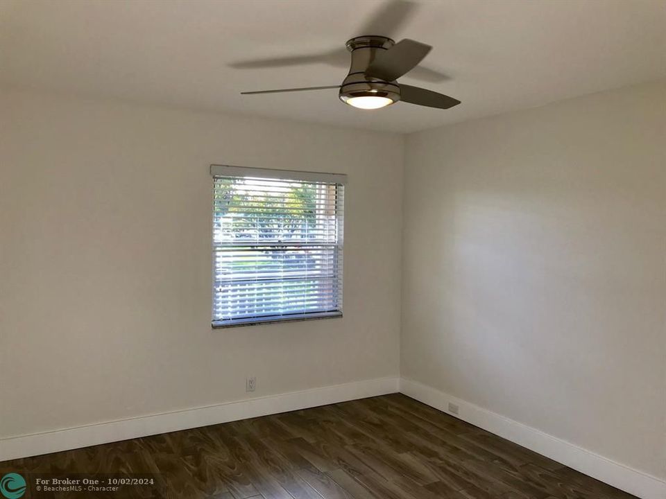 For Sale: $219,900 (2 beds, 1 baths, 953 Square Feet)