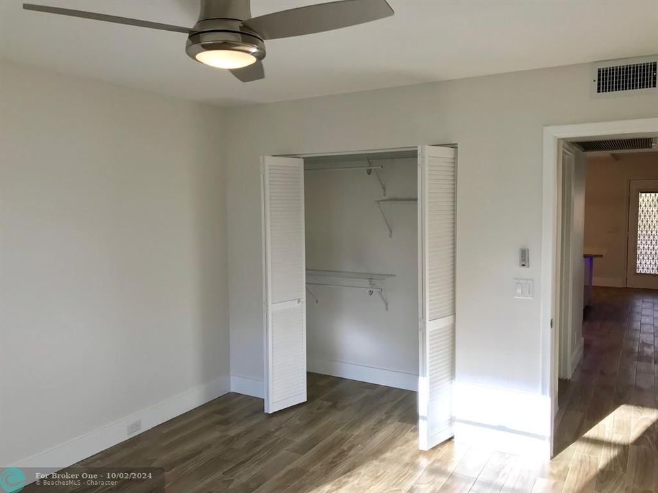 For Sale: $219,900 (2 beds, 1 baths, 953 Square Feet)