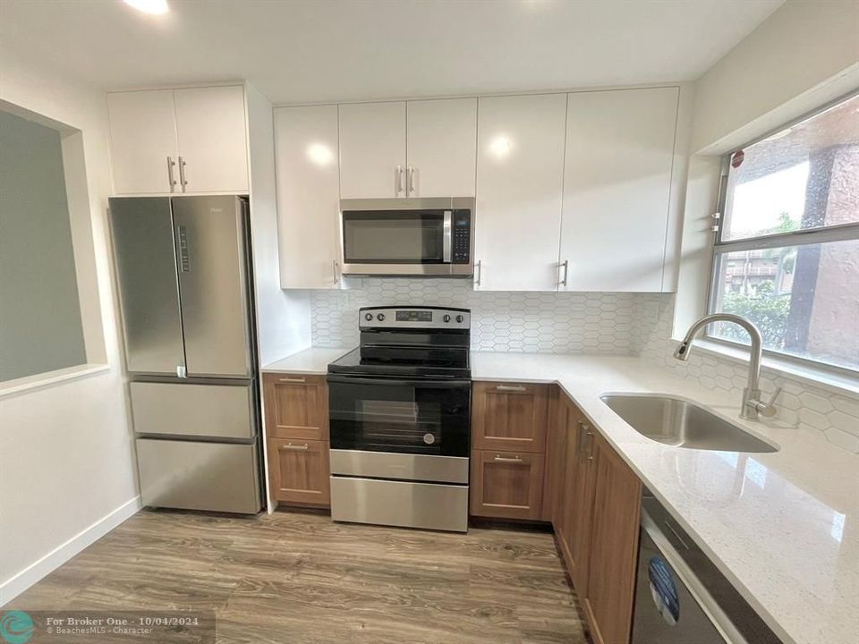 For Sale: $159,000 (2 beds, 2 baths, 850 Square Feet)