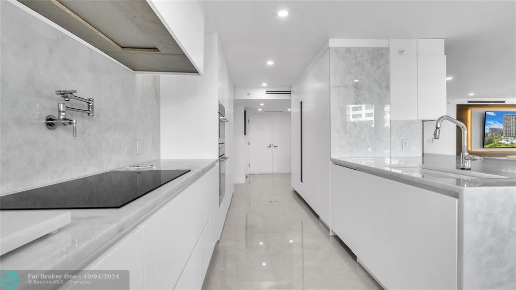 En Venta: $2,700,000 (3 camas, 3 baños, 2580 Pies cuadrados)