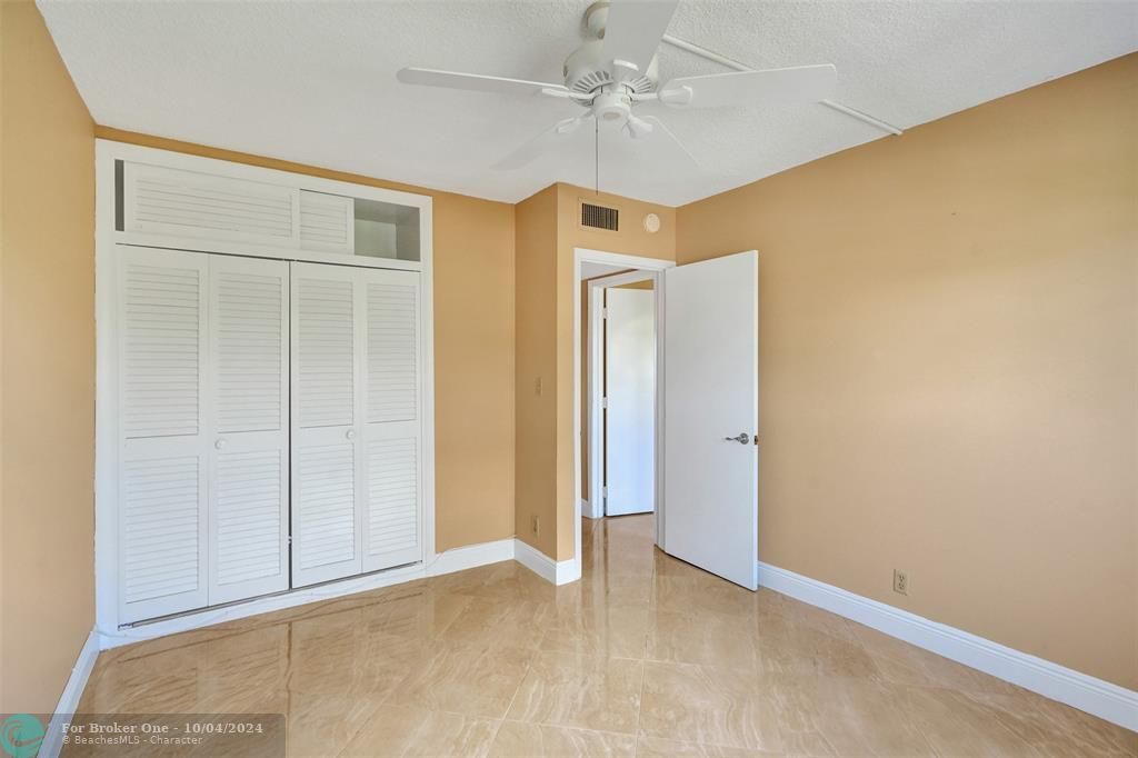 For Sale: $225,000 (2 beds, 2 baths, 960 Square Feet)