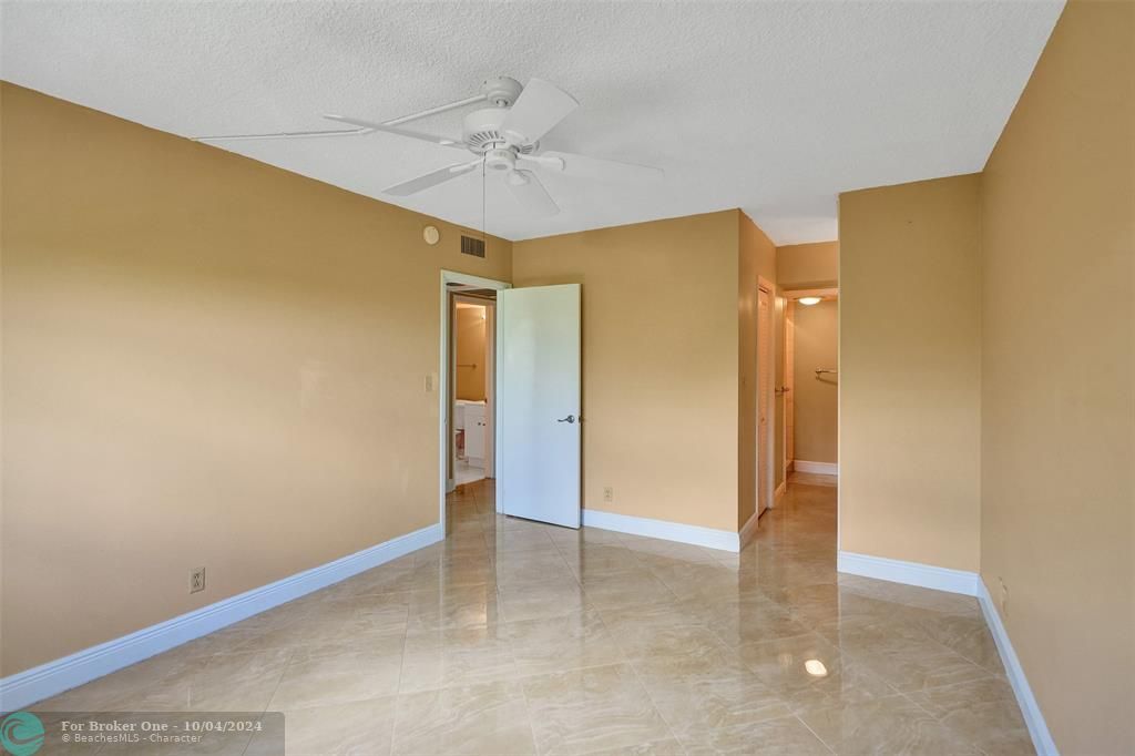 For Sale: $225,000 (2 beds, 2 baths, 960 Square Feet)