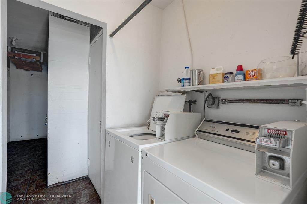 For Sale: $225,000 (2 beds, 2 baths, 960 Square Feet)