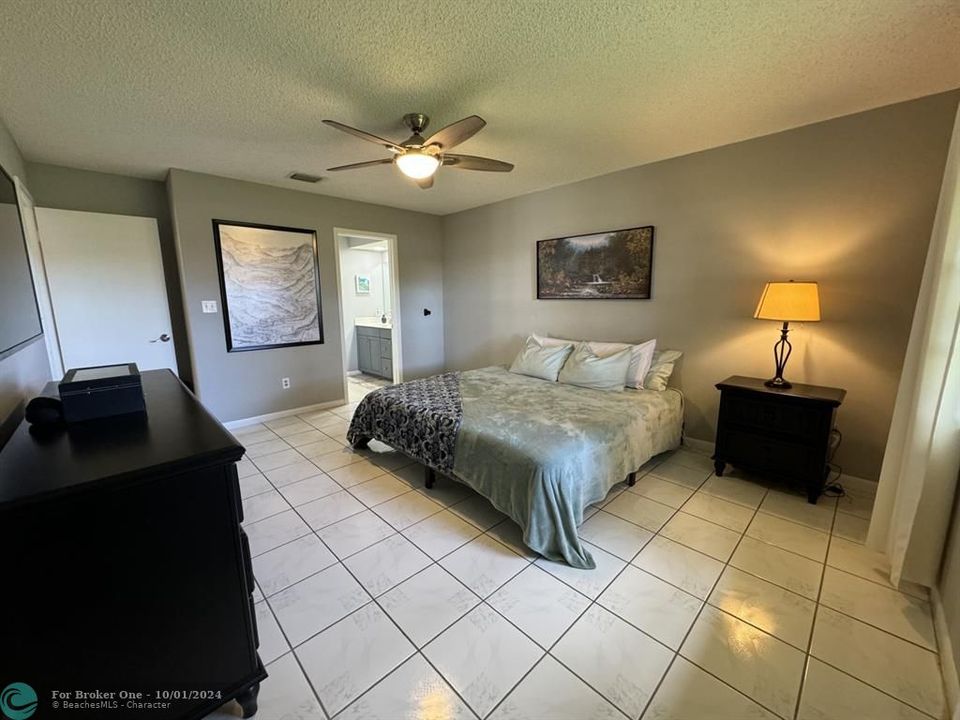 For Sale: $374,800 (2 beds, 2 baths, 1144 Square Feet)