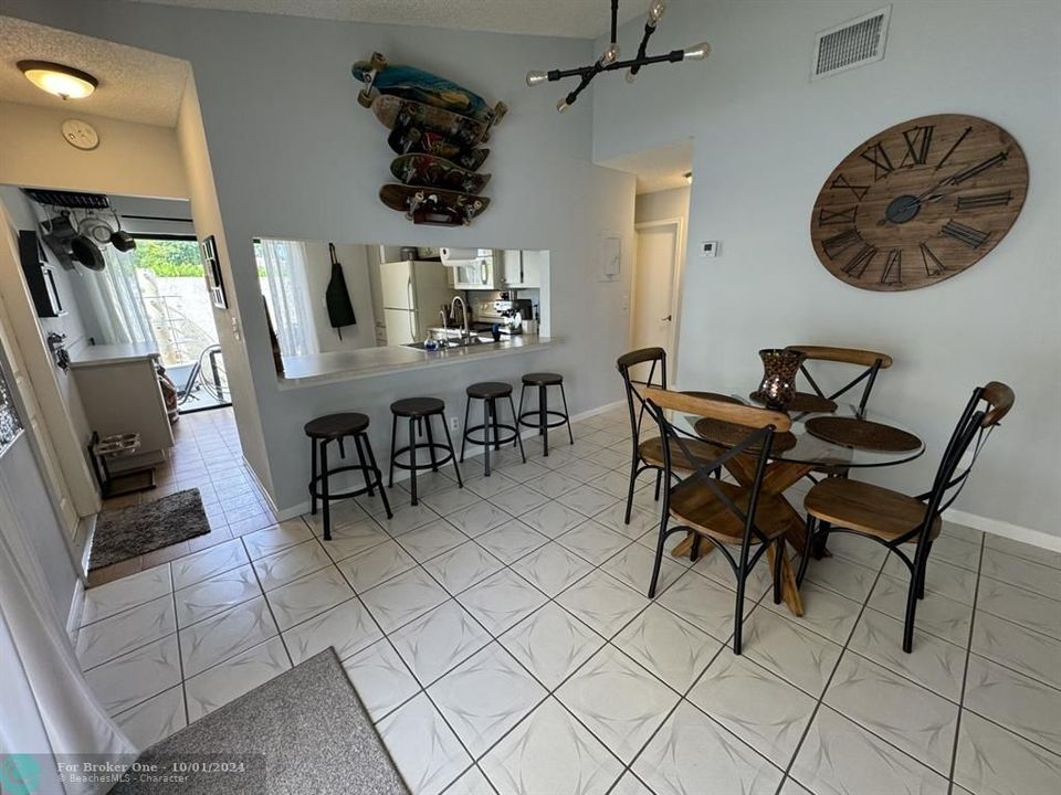 For Sale: $374,800 (2 beds, 2 baths, 1144 Square Feet)