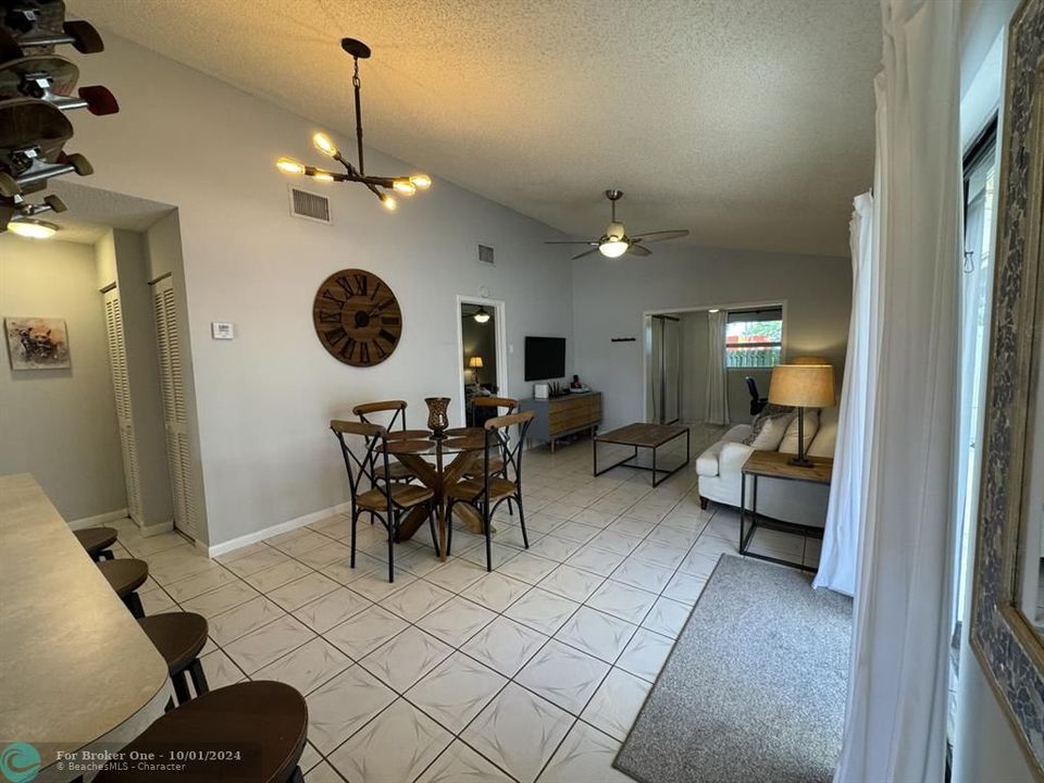 For Sale: $374,800 (2 beds, 2 baths, 1144 Square Feet)