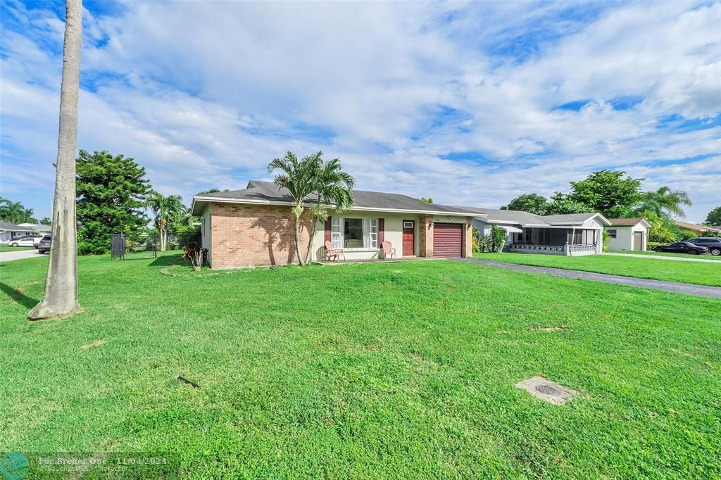 Active With Contract: $430,000 (2 beds, 2 baths, 1294 Square Feet)