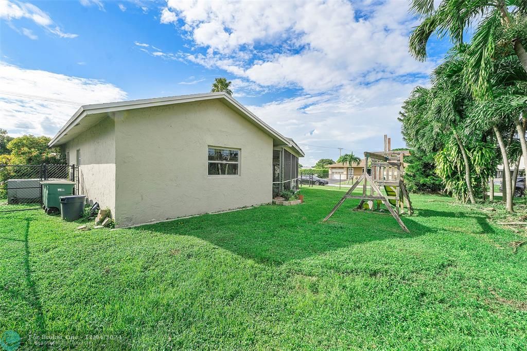 Active With Contract: $430,000 (2 beds, 2 baths, 1294 Square Feet)