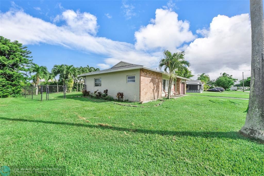 Active With Contract: $430,000 (2 beds, 2 baths, 1294 Square Feet)