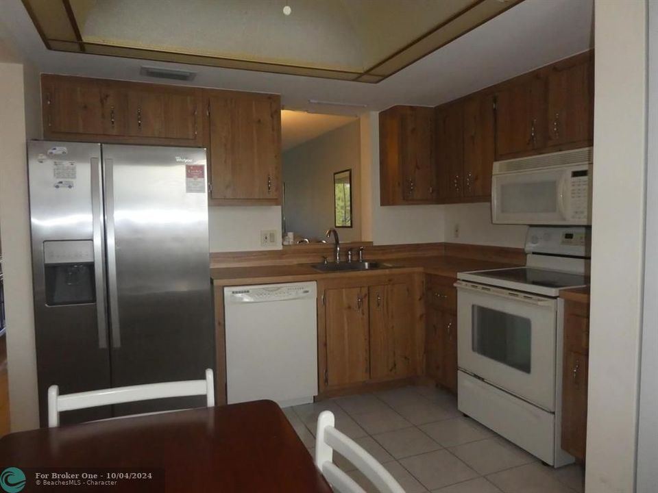 For Sale: $165,000 (2 beds, 2 baths, 1006 Square Feet)