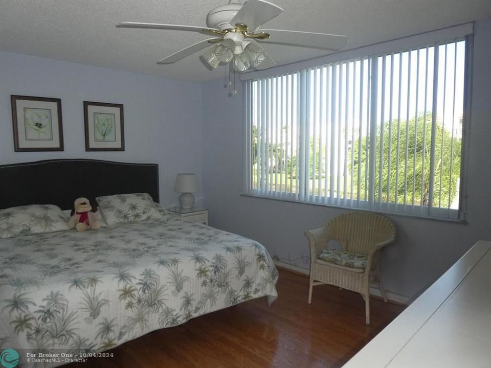 For Sale: $165,000 (2 beds, 2 baths, 1006 Square Feet)