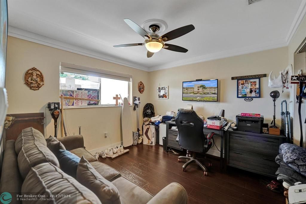 For Sale: $149,000 (2 beds, 2 baths, 970 Square Feet)