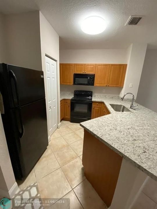 For Rent: $2,400 (3 beds, 2 baths, 1404 Square Feet)